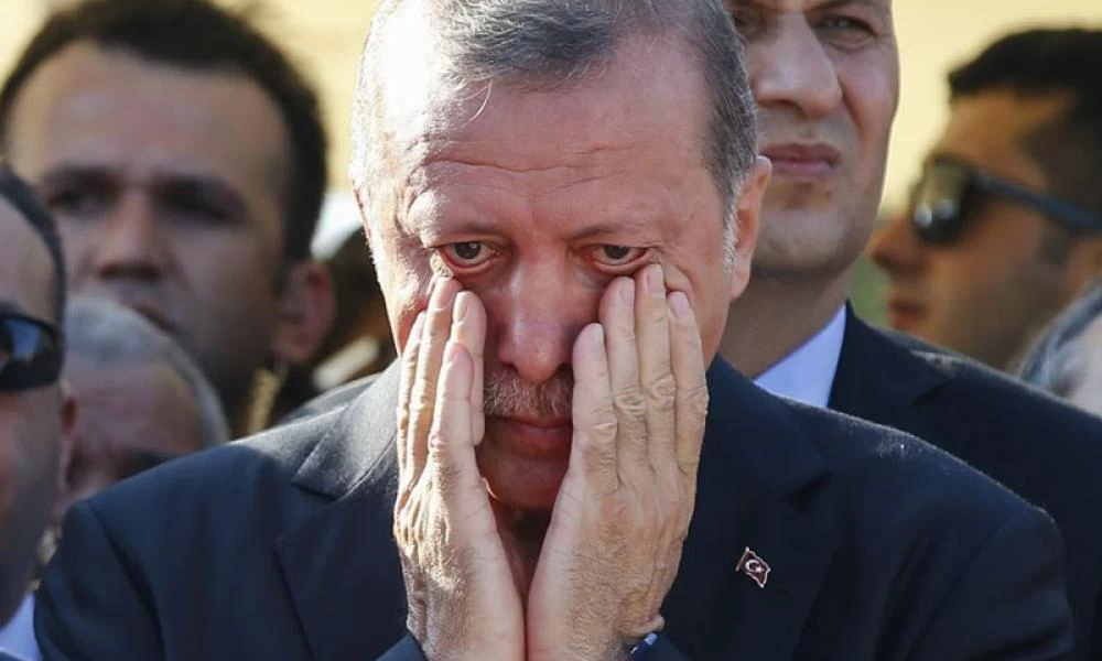 Σε αποδρομή ο Σουλτάνος - Tον «πούλησαν» όλοι, ψάχνει που να ξεσπάσει